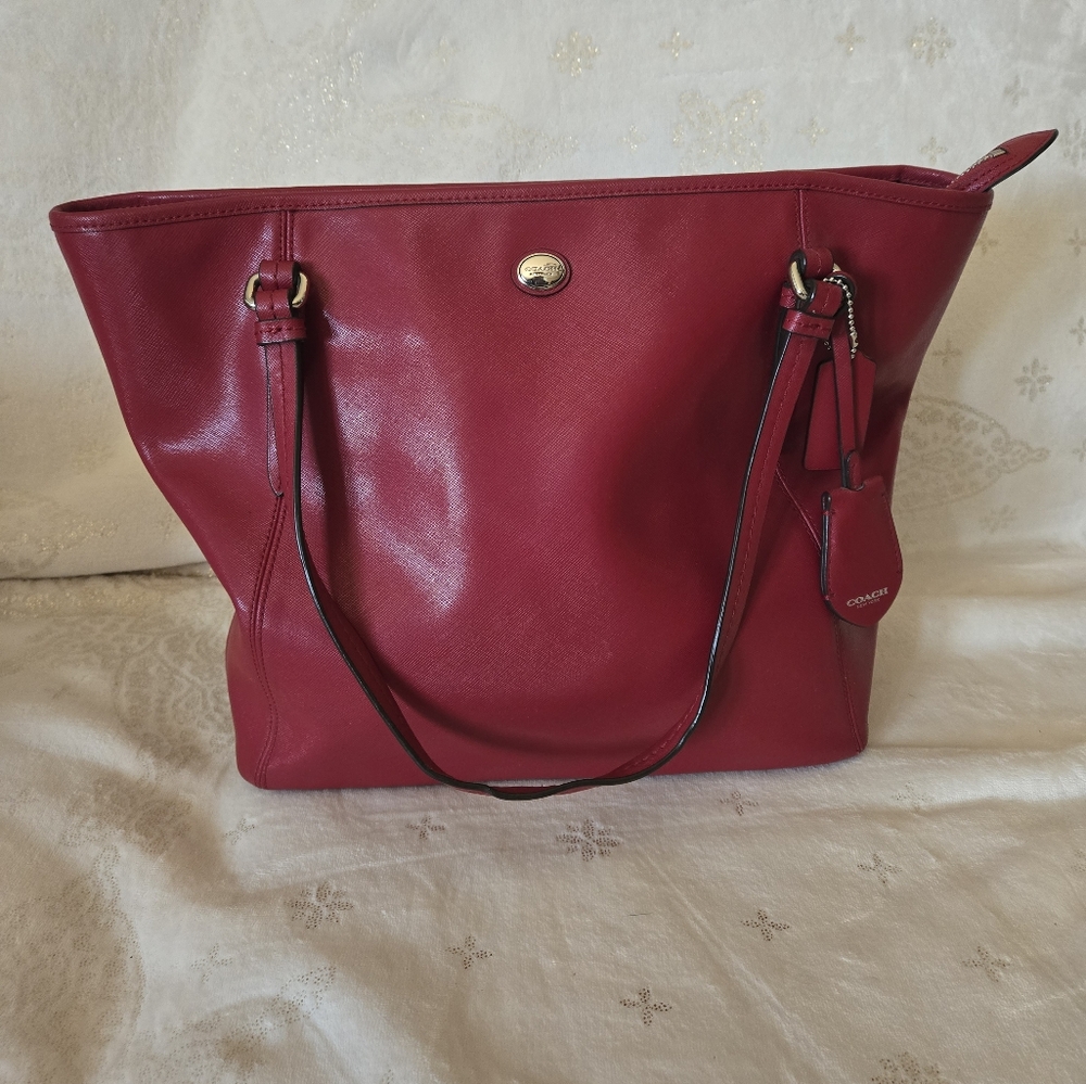 Coach - RED Tote 🥰